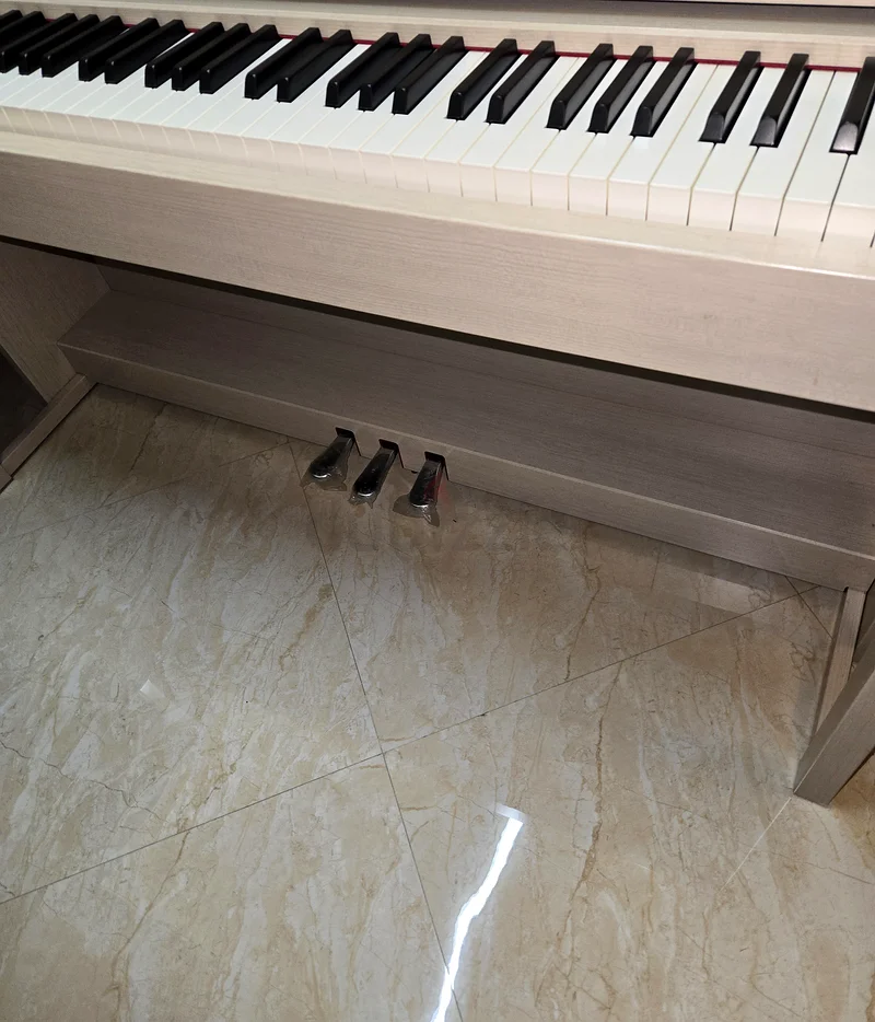 Yamaha Clavinova CLP 535 Off white color.  As good as new. Cash on free delivery with warranty.63209351014530114
