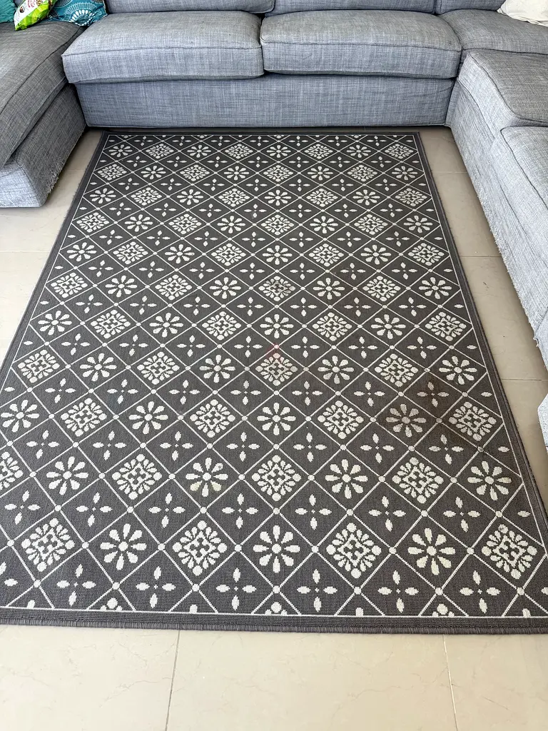 IKEA Rug. Good condition. 50 AED63209845846914111