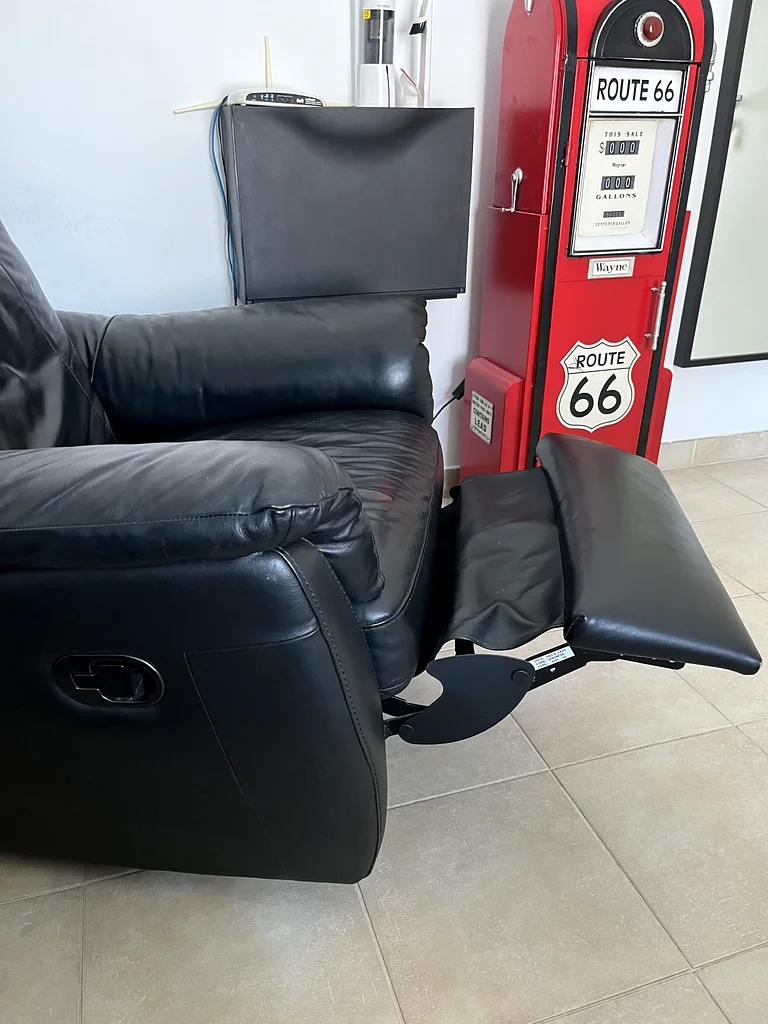 IKEA revolving leather reclining armchair63210898838019112