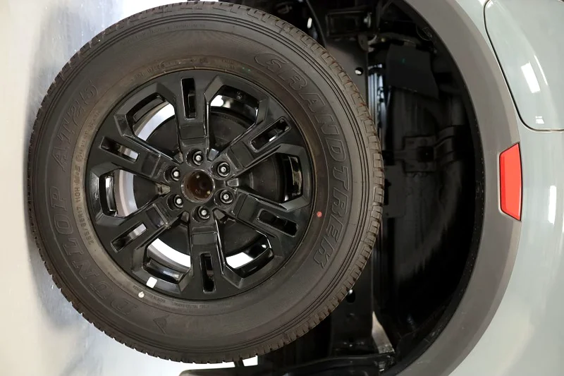 NISSAN NAVARA 2.5 L PRO4X A/T MODEL 202563399959124867113
