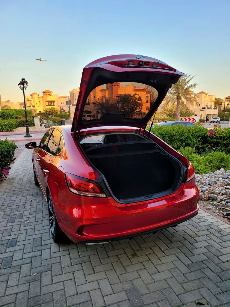MG MG6 2022 | أحمر | 72,000 كم | 1.5 لتر توربو – رياضي63221826202369113