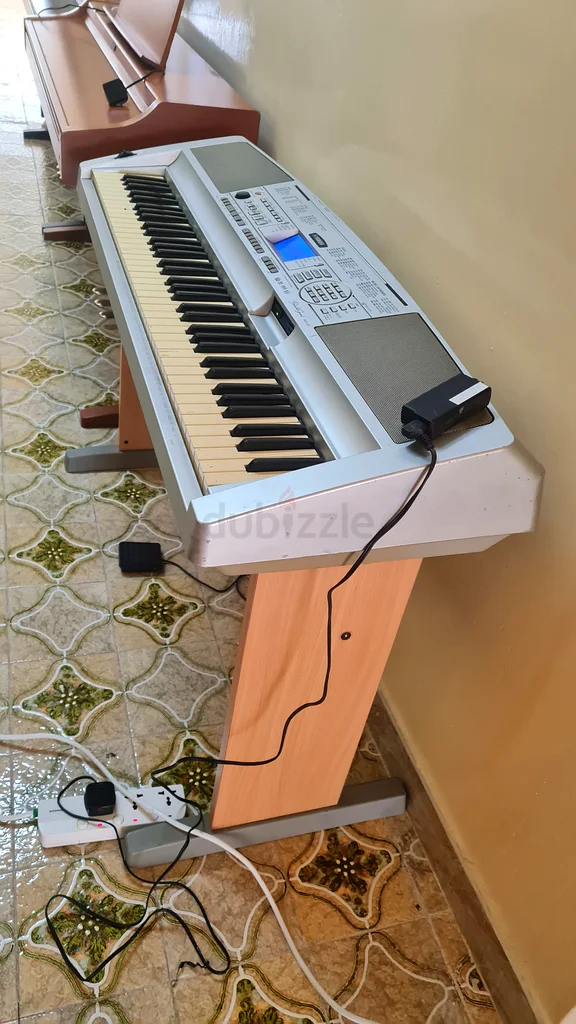 Yamaha DGX300 semiweighted 76 key piano with
Wooden stand and sustain pedal. 
Keys little yellowish.63209350994050113