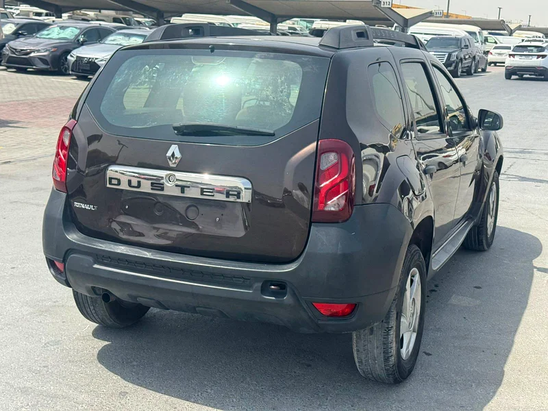 Renault Duster 2018 brown color GCC calen cAr63222312336259113