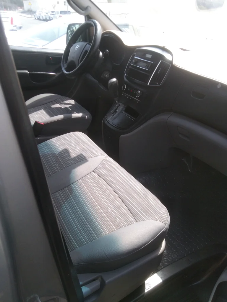 Hyundai h1 2020 (  12 passenger)63406914561282114