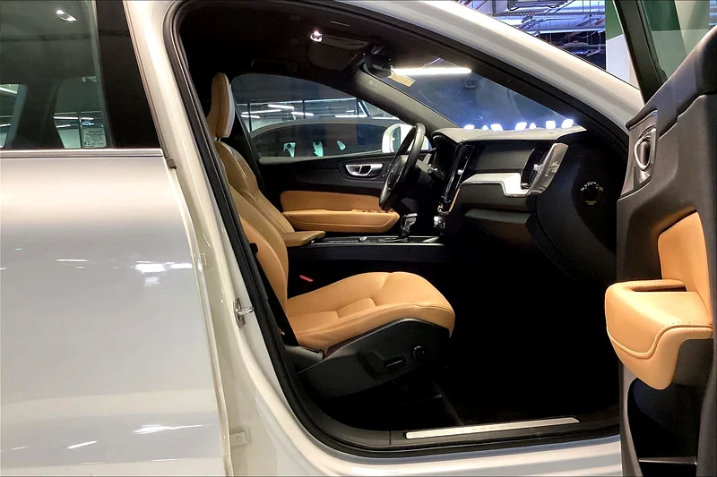 2020 Volvo XC60 T5 Momentum  • Big Price Drop • Lowest Price Guaranteed • 42169763221303121538114