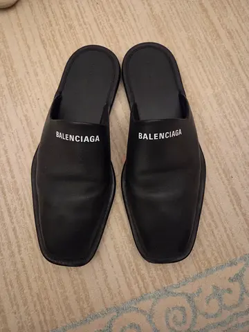 Stylish BALENCIAGA Slides - Make a Statement!