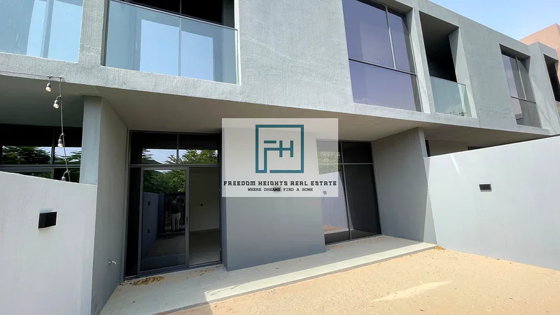 🏠 روبينيا تاون هاوس واسعة مكونة من 4 غرف نوم | 5 حمامات | 2,652 قدم مربع | 150,000 درهم | 4 شيكات63298075319299111