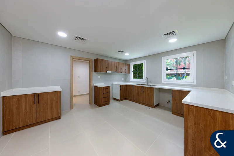 Ground Floor | 2 Bed Plus Study | Upgraded63915839836417111
