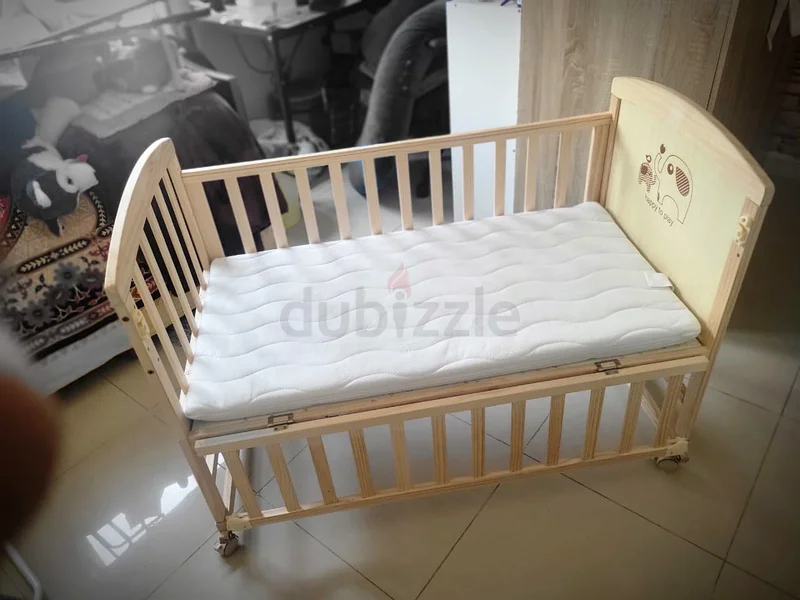 سرير أطفال مع ماتس للبيع63207407567746111