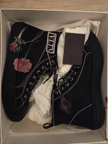 Stylish VLTN High-Top Sneakers - Perfect for Fashion Lovers!