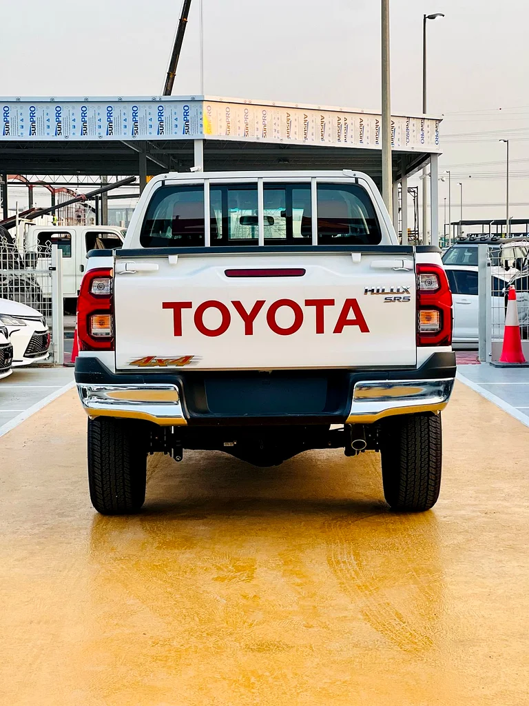 TOYOTA HILUX SR5 FULL OPTION WITH PUSH START A/T 2025 PETROL 2.763231642234626113