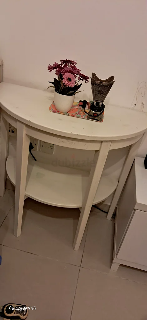 طاولة تلفاز متوفرة للبيع632108932760351128