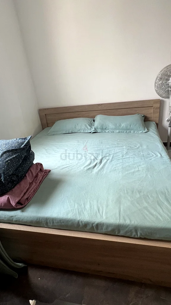 King size bed from Home Box63212409583617113