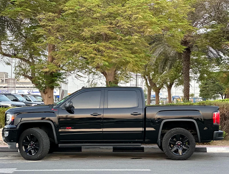 GMC SIERRA SLT 2018 GCC FULL OPTION IN PERFECT CONDITION63221826404611113