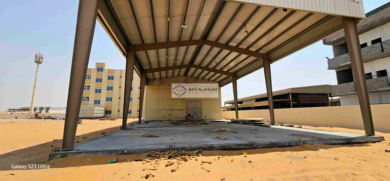 ساحة جديدة بالكامل بمساحة 90000 قدم مربع للإيجار في العَيْن63219812273154113