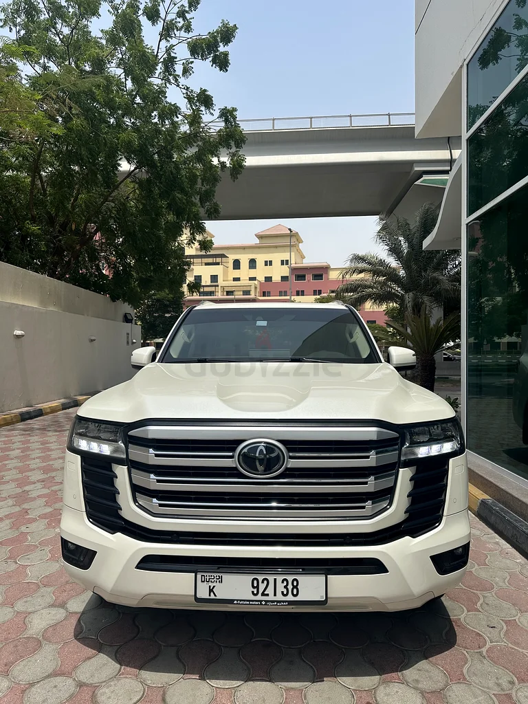 للبيع تويوتا لاند كروزر GXR في حالة جيدة جدًا63401303060482116