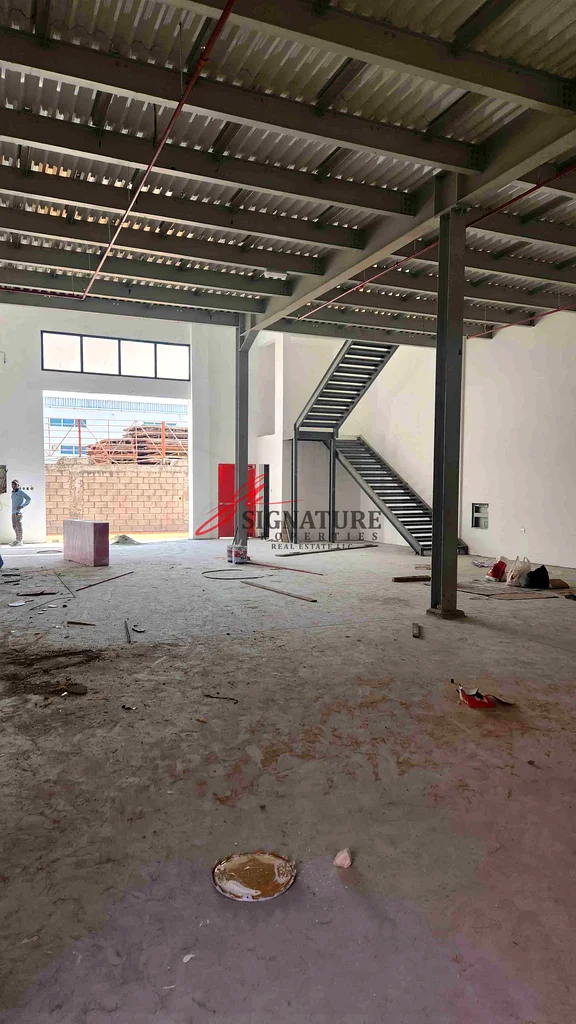 متوفر مستودع جديد بالكامل بمساحة 3100 قدم مربع للإيجار في منطقة جرف الصناعية 363221328100611113