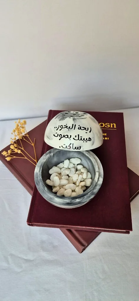 A homemade spherical incense burner, and you can write any words you want on it.63207899540482112