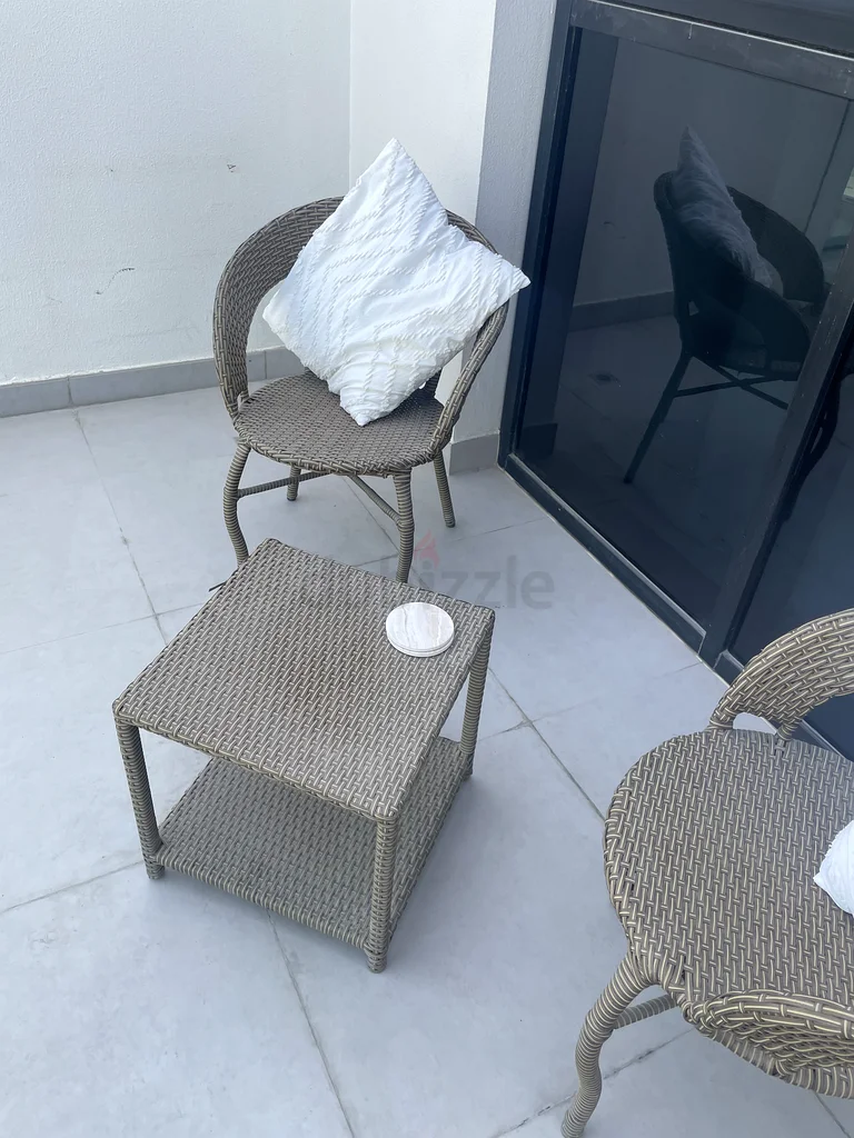 مجموعة طاولة شرفة حديقة مزدوجة مع كرسيين، من الروطان، باللون البيج والبني63209353866371113