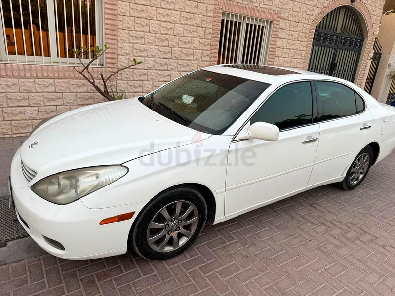 لكزس ES300 بمواصفات كاملة وسقف بانورامي. اجتاز فحص التفتيش مؤخرًا. المالك الثاني. عدد الكيلومترات قليل.63398646219779111