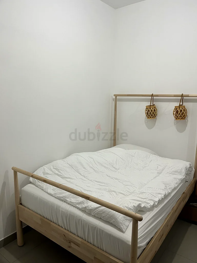 سرير خشبي أنيق بتصميم بسيط للبيع632109006085141126