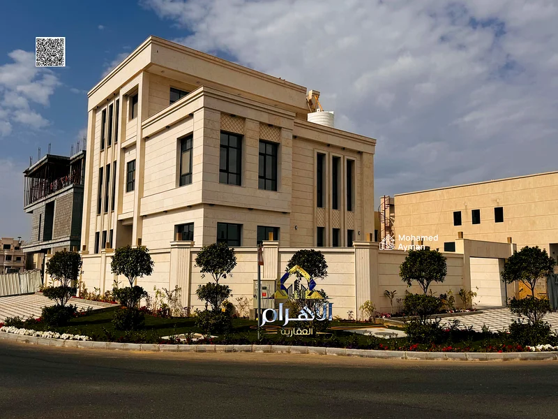 Directly from the owner, a villa on a main street, with personal finishing, close to all services, in the most upscale areas of Ajman63872180013314110