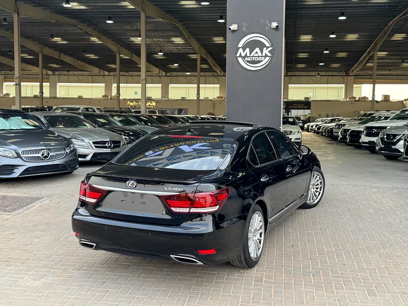 V8 4.6L / TRIPLE XENON LIGHTS / COOLING AND HEATING SEATS / SOFT CLOSE DOORS / IN PERFECT CONDITION63225702613889113
