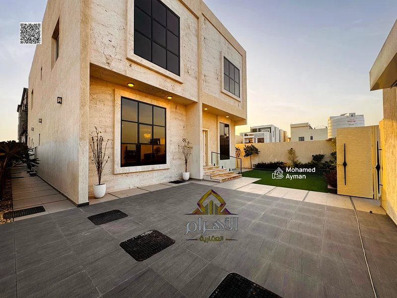 فيلا بتصميم كلاسيكي مع مصعد، مساحتها 5700 قدم مربع، ملكية حرة، السعر يشمل رسوم التسجيل وتكييف الهواء63872180004867111
