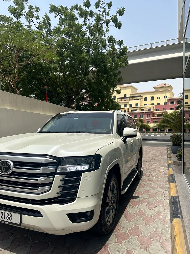 للبيع تويوتا لاند كروزر GXR في حالة جيدة جدًا63401303060482112