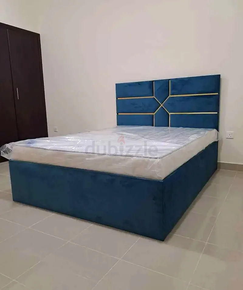 إطار سرير فاخر جديد كليًا بحجم كينج، متضمنًا ماتريس طبي متاح632114258072331125