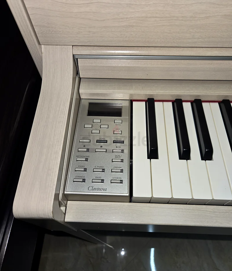 Yamaha Clavinova CLP 535 Off white color.  As good as new. Cash on free delivery with warranty.63209351014530113