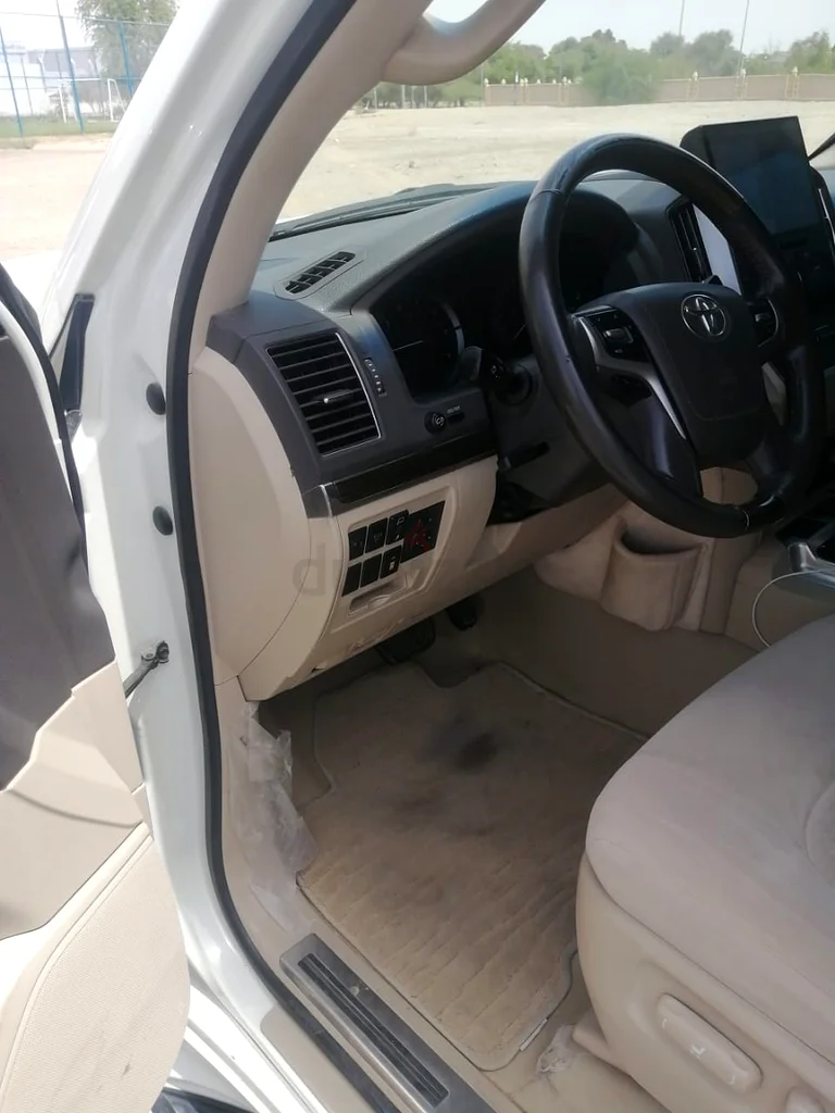 Toyota Land Cruiser VXR 5.7L63401302420739114