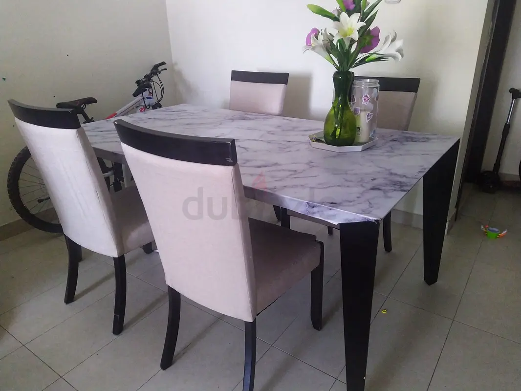 Stylish solid Wood Dining Table with Elegant Chairs