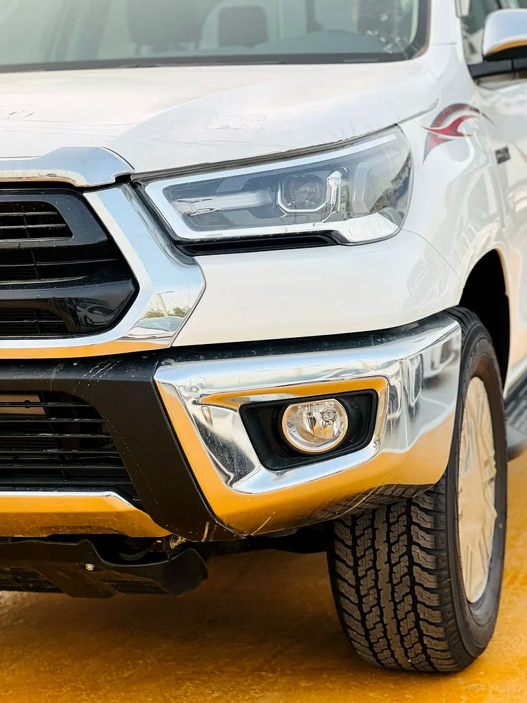 TOYOTA HILUX SR5 FULL OPTION WITH PUSH START A/T 2025 PETROL 2.763231642234626114