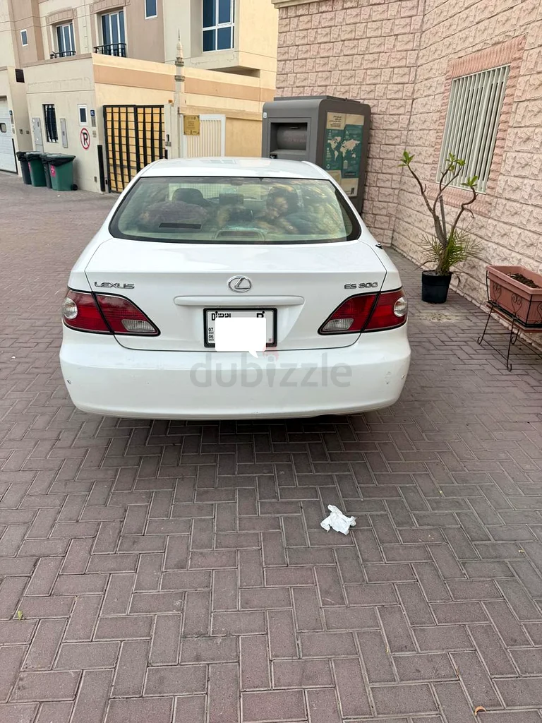لكزس ES300 بمواصفات كاملة وسقف بانورامي. اجتاز فحص التفتيش مؤخرًا. المالك الثاني. عدد الكيلومترات قليل.63398646219779112