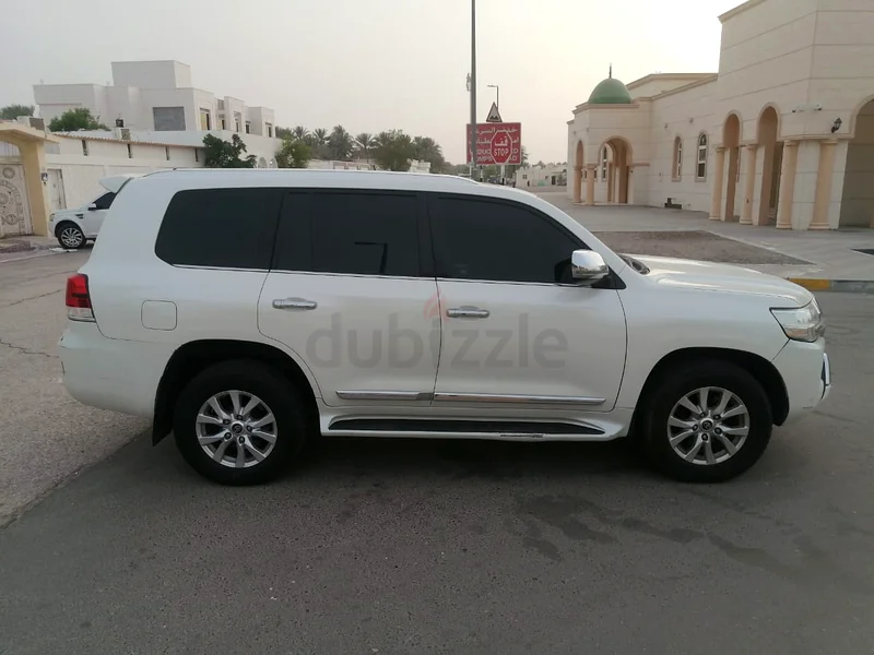 Toyota Land Cruiser VXR 5.7L63401302420739111