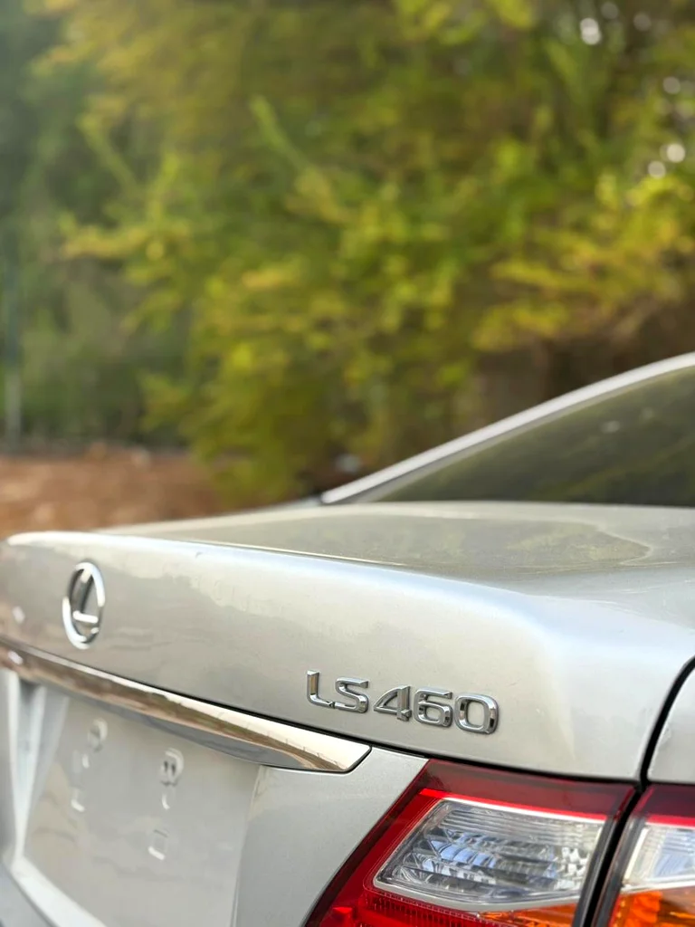 Toyota Lexus LS 460 model 201063225702713730114