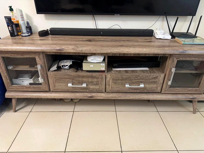 طاولة تلفاز632114285278741119