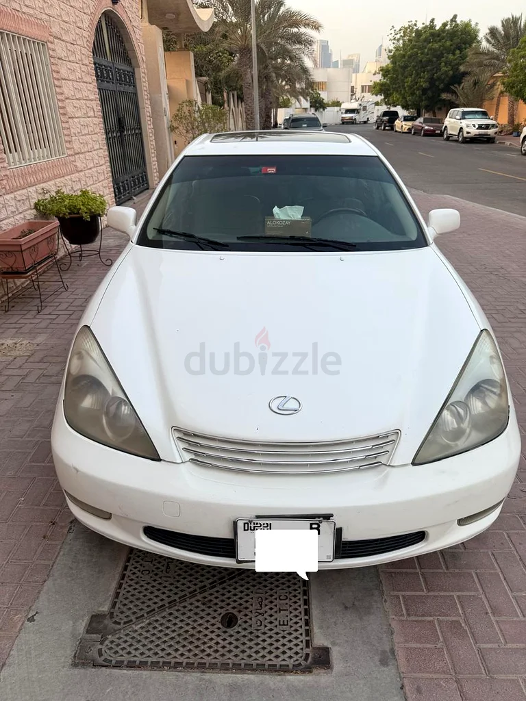 لكزس ES300 بمواصفات كاملة وسقف بانورامي. اجتاز فحص التفتيش مؤخرًا. المالك الثاني. عدد الكيلومترات قليل.63398646219779113