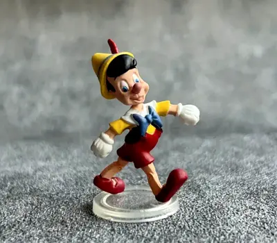 Disney Pinocchio Mini Figure – 5.5cm Collectible PVC Toy – Vintage Cartoon Character for Kids  Fans