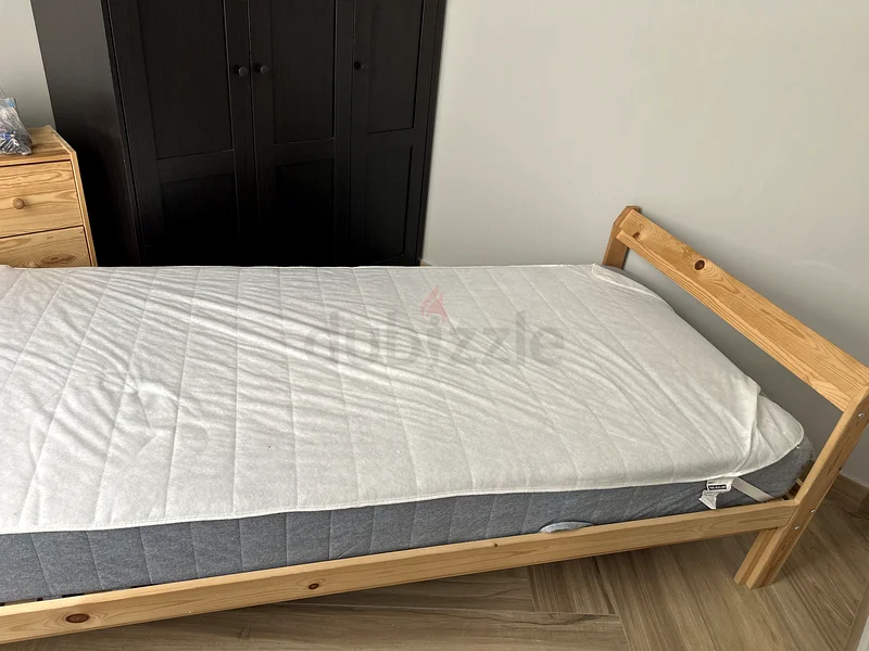 إطار سرير إيكيا مع ماترس بمقاس 90 سم × 200 سم63213942339201111