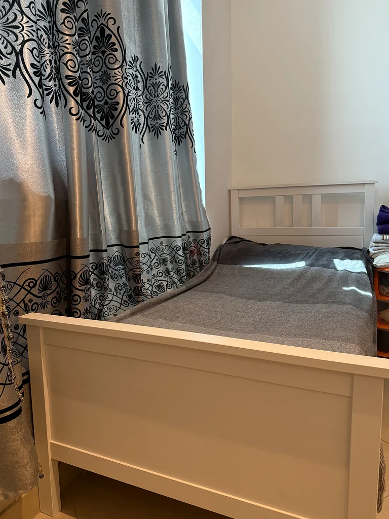 Stylish Single Bed with Elegant Curtains63212409140098112