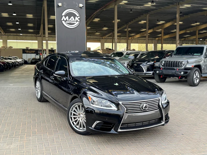 V8 4.6L / TRIPLE XENON LIGHTS / COOLING AND HEATING SEATS / SOFT CLOSE DOORS / IN PERFECT CONDITION63225702613889111