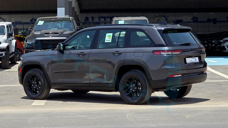 ( 4 Years Warranty Or 100K Km @Official Dealer ) 2024 JEEP GRAND CHEROKEE LAREDO 4WD GCC 0Km63231163904643114