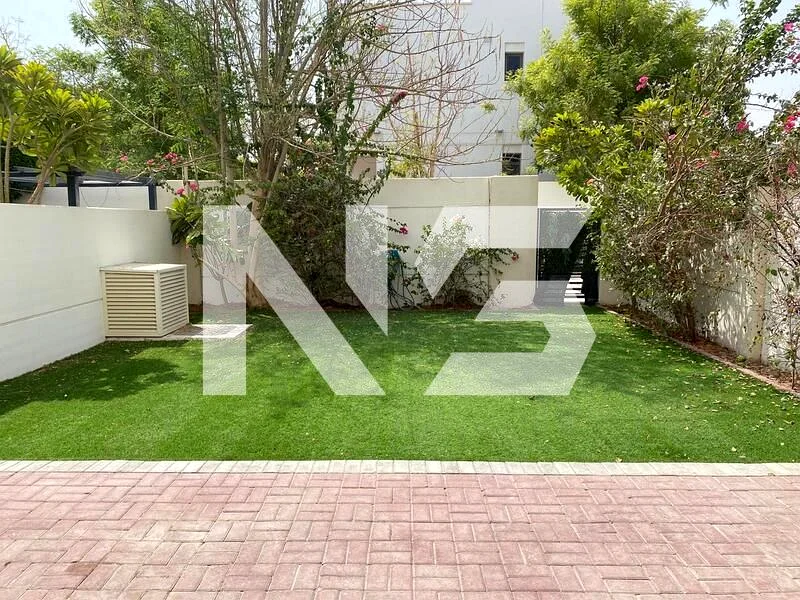 Luxury Townhouse | Prime Location | Community View63807053426050113