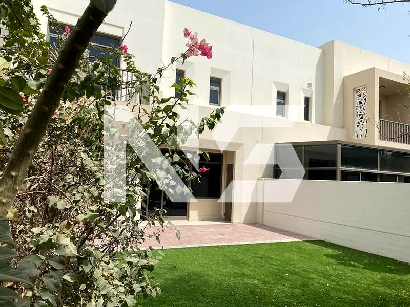 Luxury Townhouse | Prime Location | Community View63807053426050111