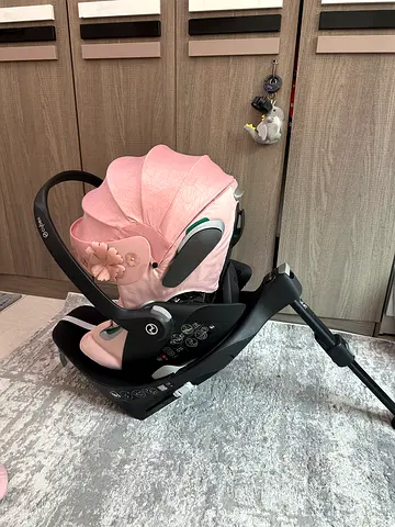 Cybex cloud z2 car seat with rotating isofix base in new condition almost new