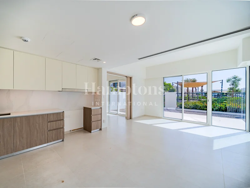 Close To Pool | Vacant | On Green Belt63947675177347112