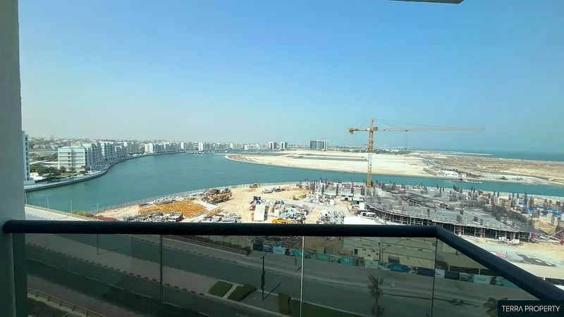 شقة أنيقة وواسعة من غرفتي نوم - طابق عالي - جديدة بالكامل - بإطلالة على البحيرة63864087212033110