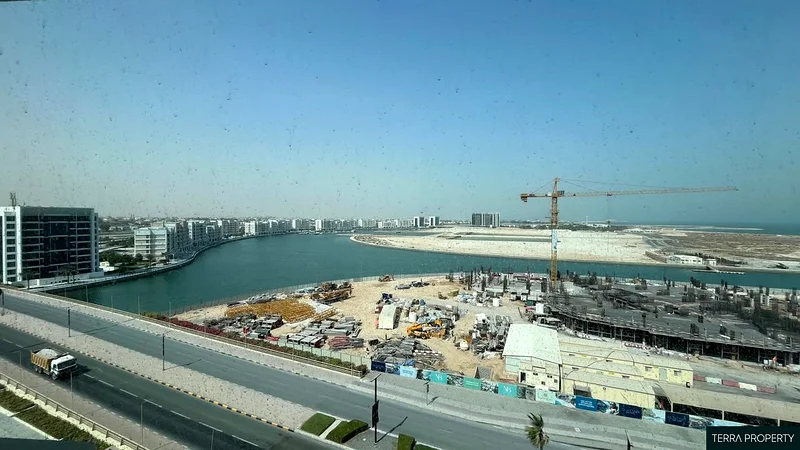 شقة أنيقة وواسعة من غرفتي نوم - طابق عالي - جديدة بالكامل - بإطلالة على البحيرة63864087212033112